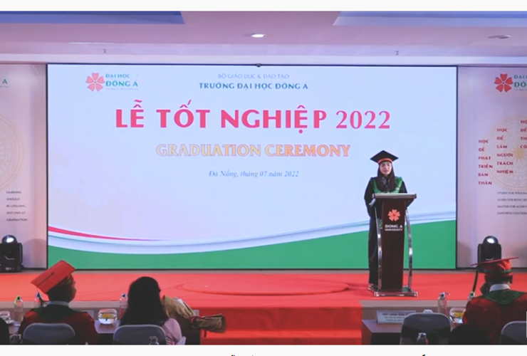 Xúc động lời tri ân và Tuyên thệ Tân Cử nhân - Lễ Tốt nghiệp 2022